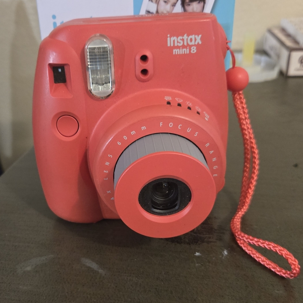 SOLD **Like new fujifilm Instax mini 8 raspberry color
